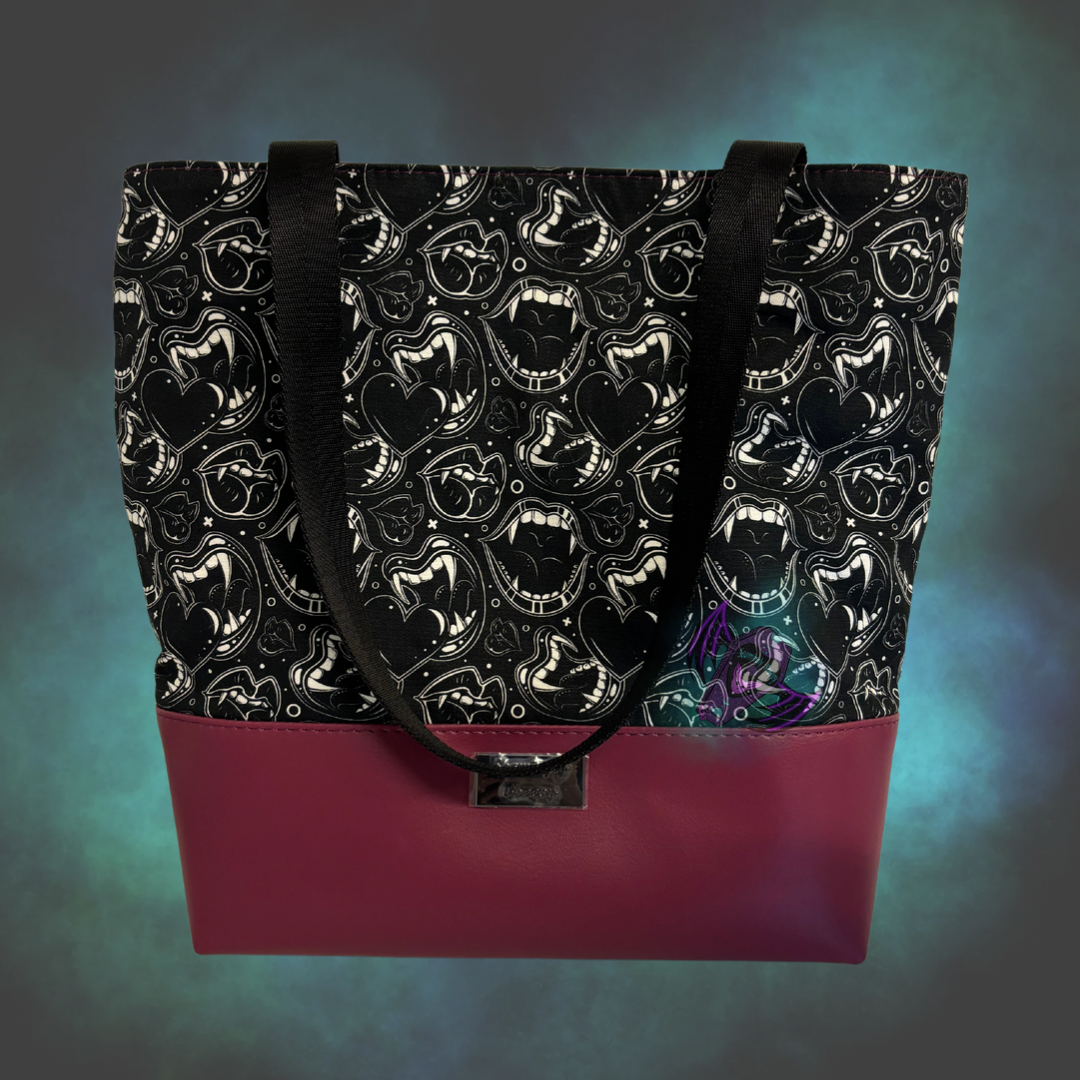 Vampire Kiss Tote bag